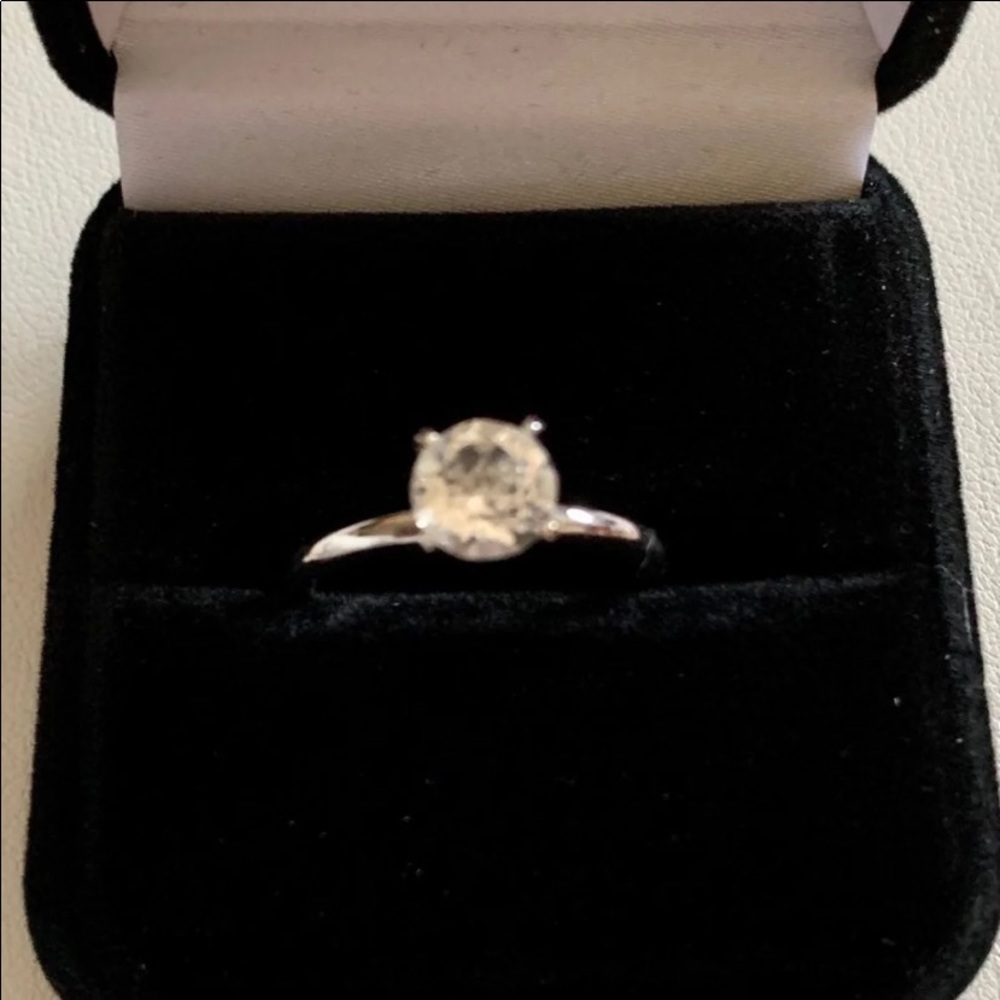 UNCAS SILVER ENGAGEMENT RING 9